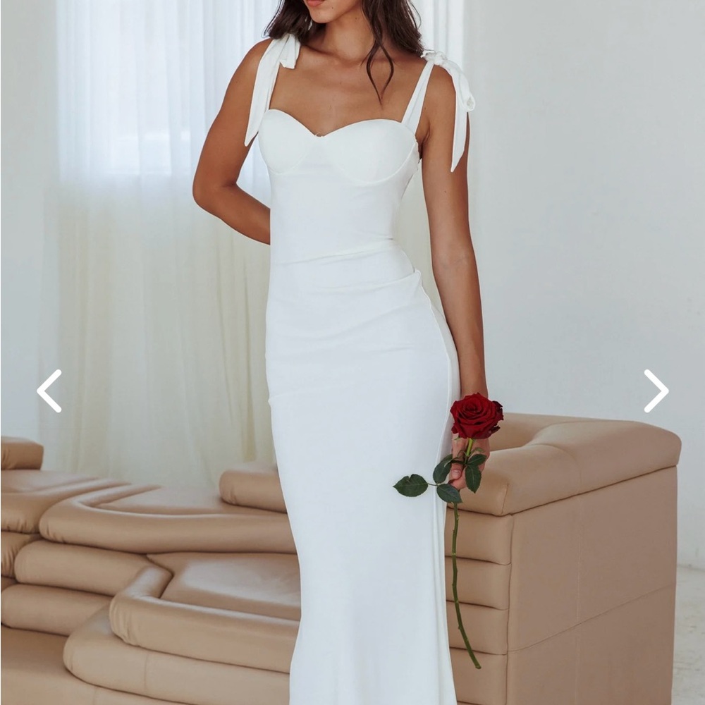 NWT Size SMALL Selfie Leslie Rose Garden White Dress